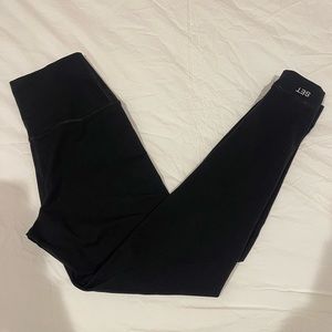 SET ACTIVE LIKE NEW BLACK LEGGINGS SZ SMALL